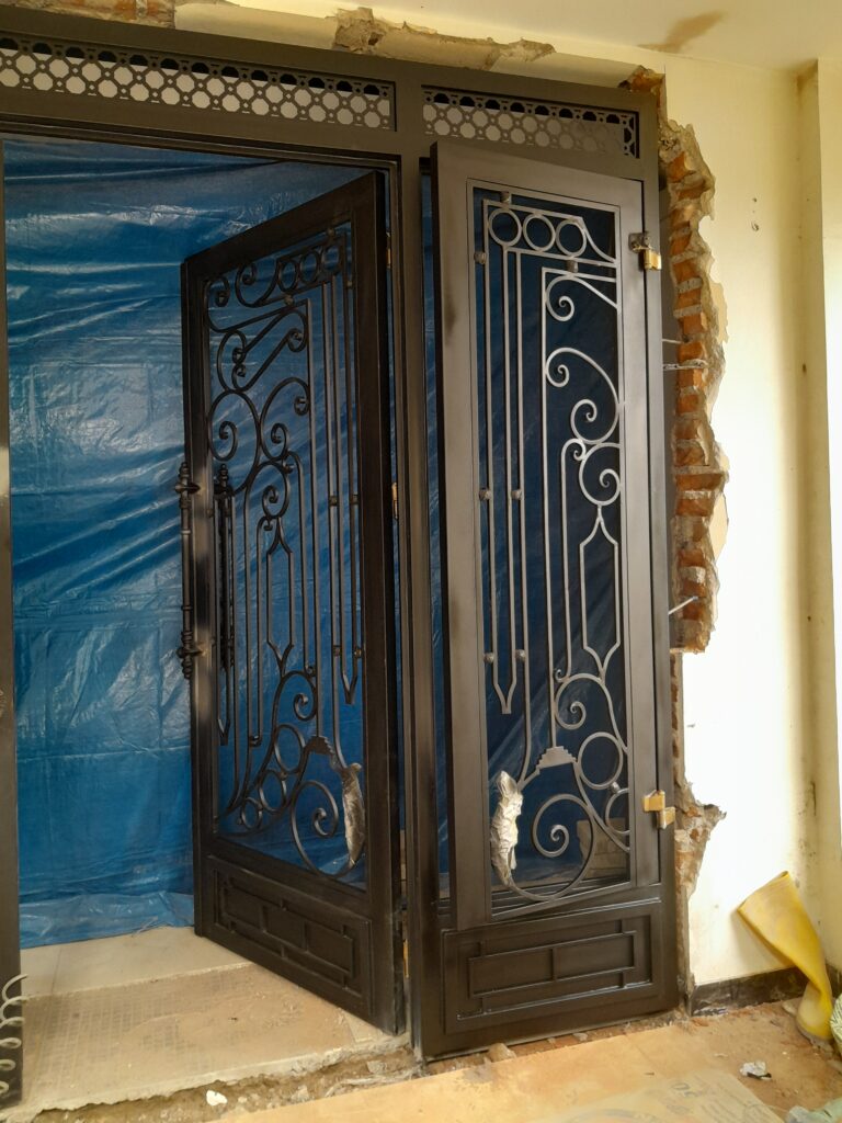 Pintu Klasik Besi | Sentuhan Elegan & Kokoh untuk Hunian Anda